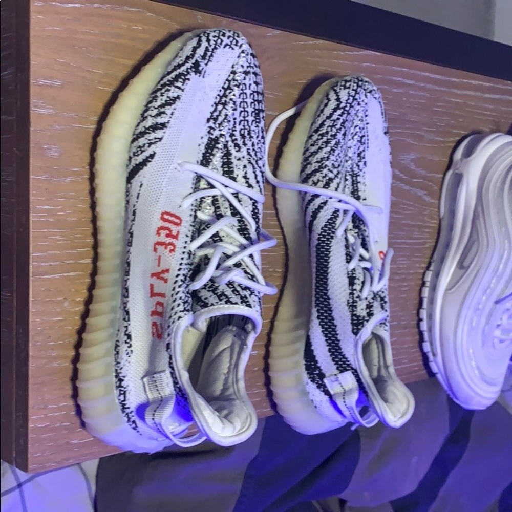 Size 10 yezzys